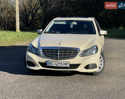 Желтый Мерседес Е-Класс, объемом двигателя 2.14 л и пробегом 470 тыс. км за 9800 $, фото 1 на Automoto.ua