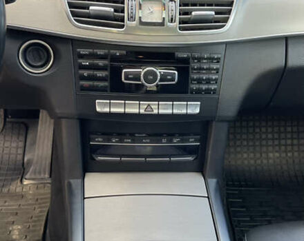 Желтый Мерседес Е-Класс, объемом двигателя 2.1 л и пробегом 475 тыс. км за 10500 $, фото 7 на Automoto.ua