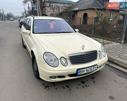 Желтый Мерседес Е-Класс, объемом двигателя 2.15 л и пробегом 383 тыс. км за 4700 $, фото 1 на Automoto.ua