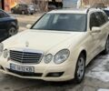 Желтый Мерседес Е-Класс, объемом двигателя 2.1 л и пробегом 272 тыс. км за 3600 $, фото 1 на Automoto.ua