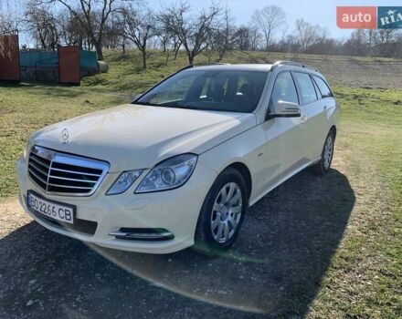 Желтый Мерседес Е-Класс, объемом двигателя 2.14 л и пробегом 620 тыс. км за 10700 $, фото 6 на Automoto.ua