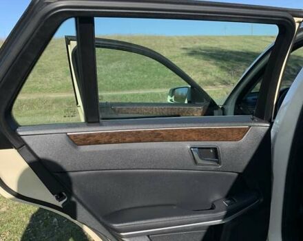 Желтый Мерседес Е-Класс, объемом двигателя 2.14 л и пробегом 620 тыс. км за 10700 $, фото 10 на Automoto.ua