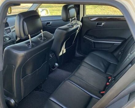 Желтый Мерседес Е-Класс, объемом двигателя 2.14 л и пробегом 620 тыс. км за 10700 $, фото 9 на Automoto.ua