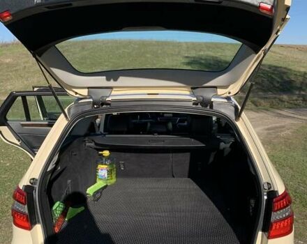 Желтый Мерседес Е-Класс, объемом двигателя 2.14 л и пробегом 620 тыс. км за 10700 $, фото 15 на Automoto.ua