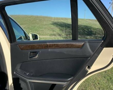 Желтый Мерседес Е-Класс, объемом двигателя 2.14 л и пробегом 620 тыс. км за 10700 $, фото 12 на Automoto.ua