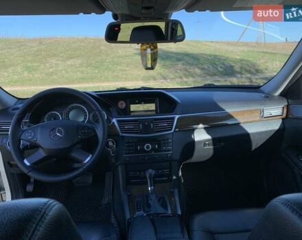 Желтый Мерседес Е-Класс, объемом двигателя 2.14 л и пробегом 620 тыс. км за 10700 $, фото 16 на Automoto.ua