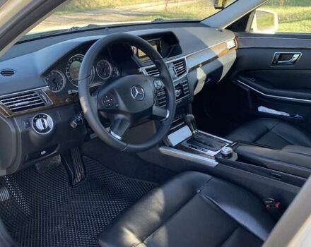 Желтый Мерседес Е-Класс, объемом двигателя 2.14 л и пробегом 620 тыс. км за 10700 $, фото 7 на Automoto.ua