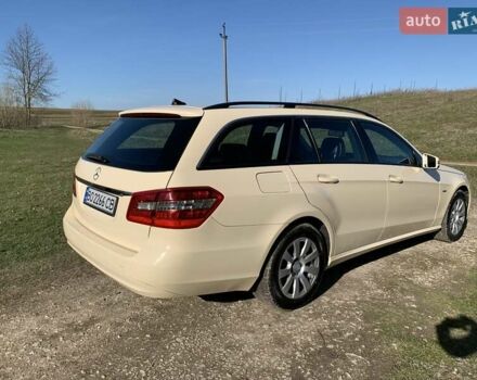 Желтый Мерседес Е-Класс, объемом двигателя 2.14 л и пробегом 620 тыс. км за 10700 $, фото 4 на Automoto.ua