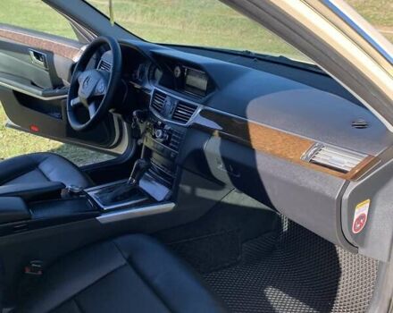 Желтый Мерседес Е-Класс, объемом двигателя 2.14 л и пробегом 620 тыс. км за 10700 $, фото 13 на Automoto.ua