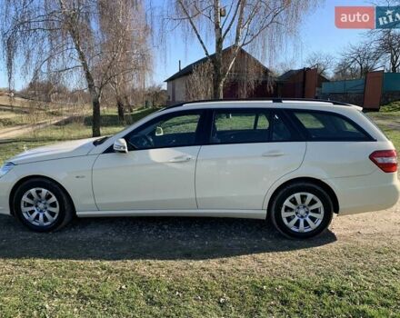 Желтый Мерседес Е-Класс, объемом двигателя 2.14 л и пробегом 620 тыс. км за 10700 $, фото 2 на Automoto.ua