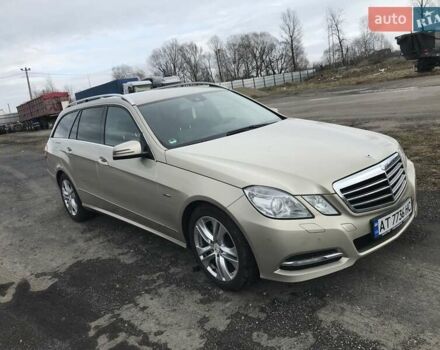 Желтый Мерседес Е-Класс, объемом двигателя 2.1 л и пробегом 250 тыс. км за 12250 $, фото 1 на Automoto.ua