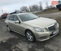 Желтый Мерседес Е-Класс, объемом двигателя 2.1 л и пробегом 250 тыс. км за 12250 $, фото 1 на Automoto.ua
