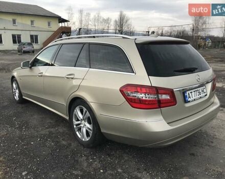 Желтый Мерседес Е-Класс, объемом двигателя 2.1 л и пробегом 250 тыс. км за 12250 $, фото 5 на Automoto.ua