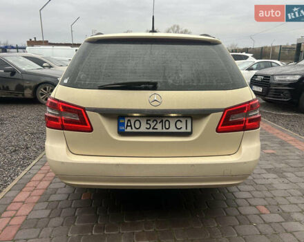 Жовтий Мерседес Е-Клас, об'ємом двигуна 2.14 л та пробігом 288 тис. км за 10700 $, фото 4 на Automoto.ua