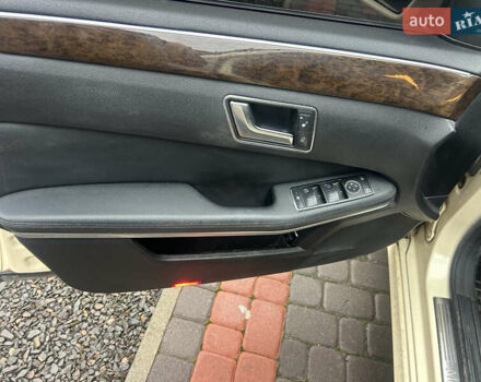 Жовтий Мерседес Е-Клас, об'ємом двигуна 2.14 л та пробігом 288 тис. км за 10700 $, фото 11 на Automoto.ua