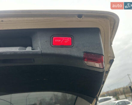 Жовтий Мерседес Е-Клас, об'ємом двигуна 2.14 л та пробігом 288 тис. км за 10700 $, фото 14 на Automoto.ua