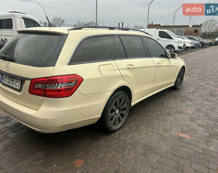 Жовтий Мерседес Е-Клас, об'ємом двигуна 2.14 л та пробігом 288 тис. км за 10700 $, фото 13 на Automoto.ua