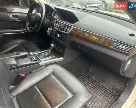 Жовтий Мерседес Е-Клас, об'ємом двигуна 2.14 л та пробігом 288 тис. км за 10700 $, фото 18 на Automoto.ua