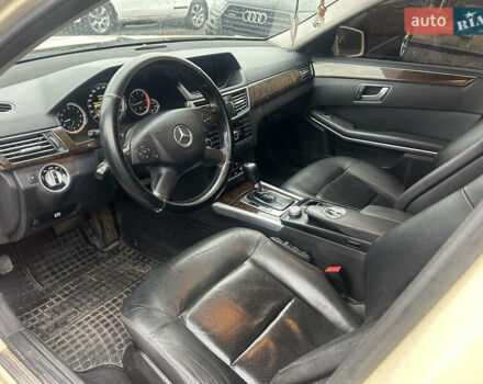 Жовтий Мерседес Е-Клас, об'ємом двигуна 2.14 л та пробігом 288 тис. км за 10700 $, фото 8 на Automoto.ua