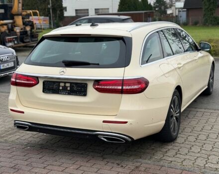 Жовтий Мерседес Е-Клас, об'ємом двигуна 2 л та пробігом 225 тис. км за 34970 $, фото 1 на Automoto.ua