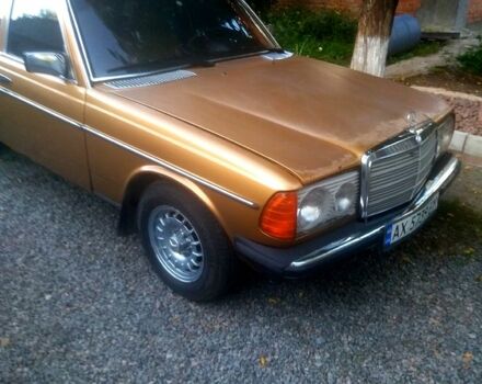 Желтый Мерседес Е-Класс, объемом двигателя 2 л и пробегом 184 тыс. км за 1700 $, фото 1 на Automoto.ua