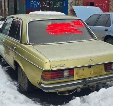 Желтый Мерседес Е-Класс, объемом двигателя 2.4 л и пробегом 250 тыс. км за 1501 $, фото 1 на Automoto.ua