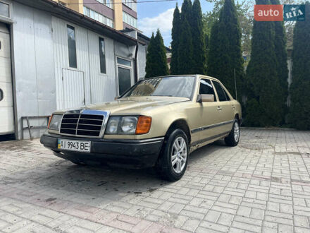 Мерседес Е-Клас 1986 у Каменце-Подольском на Automoto.ua Жовтий Мерседес Е-Клас, об'ємом двигуна 2.3 л та пробігом 300 тис. км за 1350 $, фото 1 на Automoto.ua