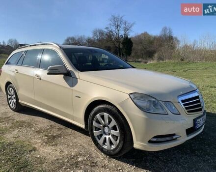 Желтый Мерседес Е-Класс, объемом двигателя 2.14 л и пробегом 620 тыс. км за 10700 $, фото 1 на Automoto.ua