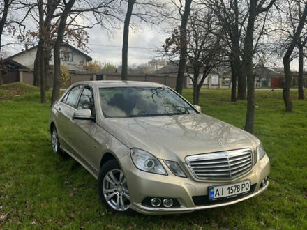 Желтый Мерседес Е-Класс, объемом двигателя 2.14 л и пробегом 220 тыс. км за 11900 $, фото 1 на Automoto.ua