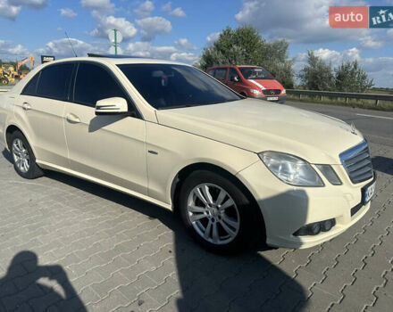 Жовтий Мерседес Е-Клас, об'ємом двигуна 1.8 л та пробігом 337 тис. км за 7300 $, фото 1 на Automoto.ua