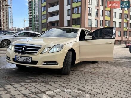 Желтый Мерседес Е-Класс, объемом двигателя 2.2 л и пробегом 370 тыс. км за 9600 $, фото 1 на Automoto.ua