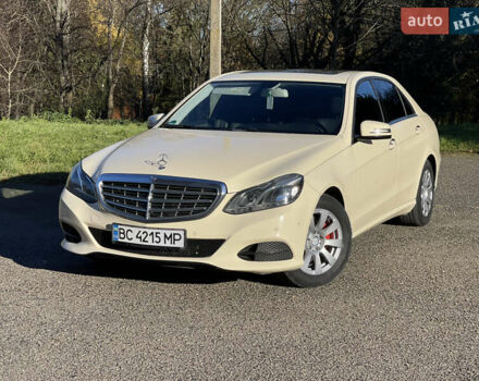 Желтый Мерседес Е-Класс, объемом двигателя 2.14 л и пробегом 470 тыс. км за 9800 $, фото 1 на Automoto.ua