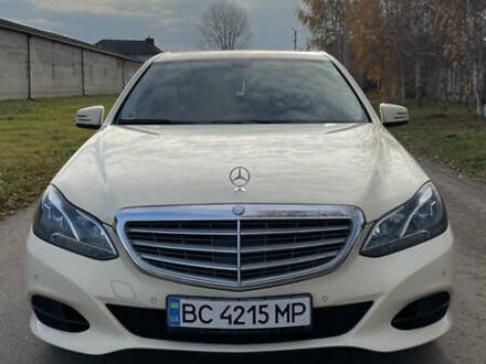 Желтый Мерседес Е-Класс, объемом двигателя 2.1 л и пробегом 475 тыс. км за 10500 $, фото 1 на Automoto.ua