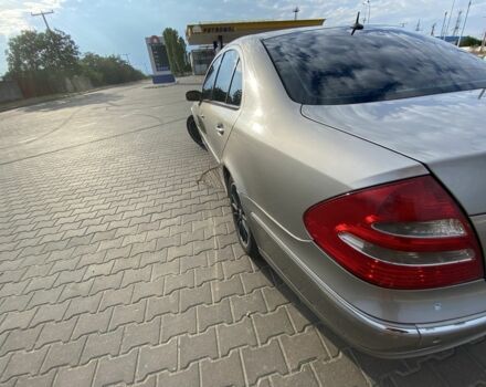 Серый Мерседес Е-Класс, объемом двигателя 3.2 л и пробегом 400 тыс. км за 2900 $, фото 3 на Automoto.ua