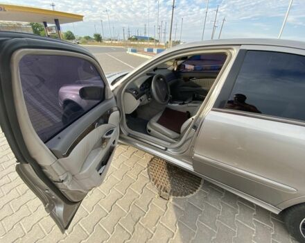 Серый Мерседес Е-Класс, объемом двигателя 3.2 л и пробегом 400 тыс. км за 2900 $, фото 7 на Automoto.ua