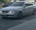 Сірий Мерседес Е-Клас, об'ємом двигуна 2.1 л та пробігом 320 тис. км за 2998 $, фото 1 на Automoto.ua