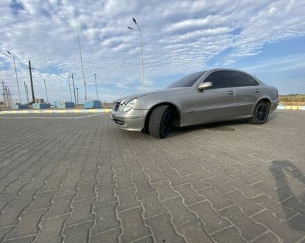 Серый Мерседес Е-Класс, объемом двигателя 3.2 л и пробегом 400 тыс. км за 2900 $, фото 1 на Automoto.ua