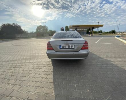 Серый Мерседес Е-Класс, объемом двигателя 3.2 л и пробегом 400 тыс. км за 2900 $, фото 4 на Automoto.ua