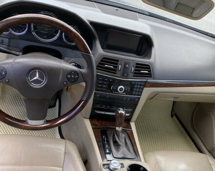 Серый Мерседес Е-Класс, объемом двигателя 3.5 л и пробегом 232 тыс. км за 16500 $, фото 12 на Automoto.ua