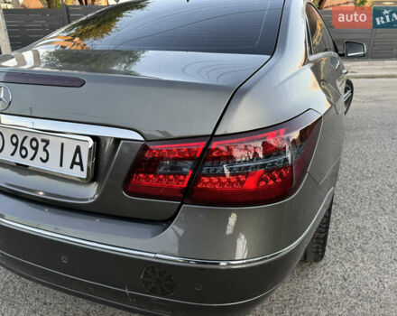 Серый Мерседес Е-Класс, объемом двигателя 2.9 л и пробегом 265 тыс. км за 12000 $, фото 5 на Automoto.ua