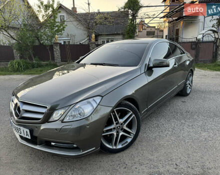 Серый Мерседес Е-Класс, объемом двигателя 2.9 л и пробегом 265 тыс. км за 12000 $, фото 10 на Automoto.ua