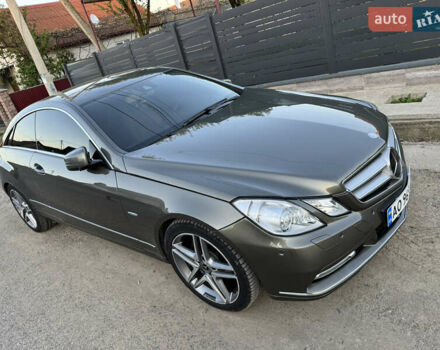 Серый Мерседес Е-Класс, объемом двигателя 2.9 л и пробегом 265 тыс. км за 12000 $, фото 16 на Automoto.ua