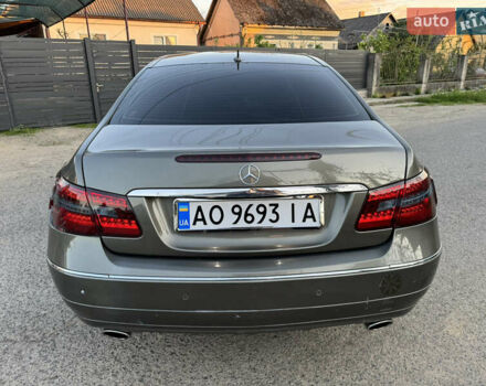 Серый Мерседес Е-Класс, объемом двигателя 2.9 л и пробегом 265 тыс. км за 12000 $, фото 6 на Automoto.ua