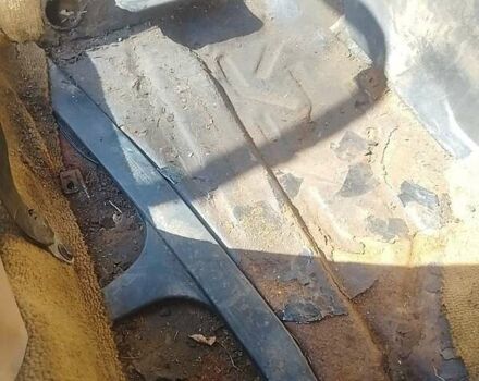 Серый Мерседес Е-Класс, объемом двигателя 2.4 л и пробегом 500 тыс. км за 1000 $, фото 12 на Automoto.ua