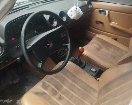 Серый Мерседес Е-Класс, объемом двигателя 2.4 л и пробегом 500 тыс. км за 1000 $, фото 7 на Automoto.ua