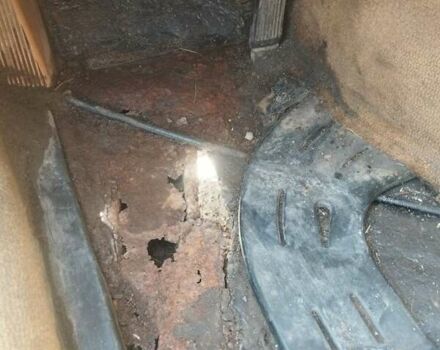 Серый Мерседес Е-Класс, объемом двигателя 2.4 л и пробегом 500 тыс. км за 1000 $, фото 13 на Automoto.ua