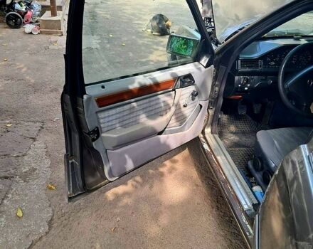 Серый Мерседес Е-Класс, объемом двигателя 2.3 л и пробегом 369 тыс. км за 500 $, фото 8 на Automoto.ua