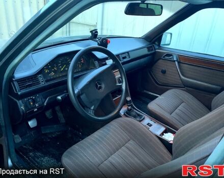 Сірий Мерседес Е-Клас, об'ємом двигуна 3 л та пробігом 300 тис. км за 3500 $, фото 5 на Automoto.ua