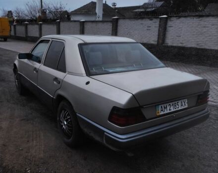 Серый Мерседес Е-Класс, объемом двигателя 2.3 л и пробегом 300 тыс. км за 1300 $, фото 4 на Automoto.ua