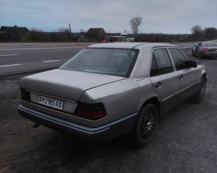 Серый Мерседес Е-Класс, объемом двигателя 2.3 л и пробегом 300 тыс. км за 1300 $, фото 3 на Automoto.ua